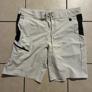 Magellan Men's Medium White Outdoors Pro Fishing Shorts